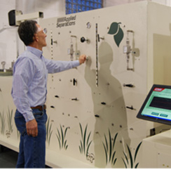 Engineer operating process scale supercritical fluid system